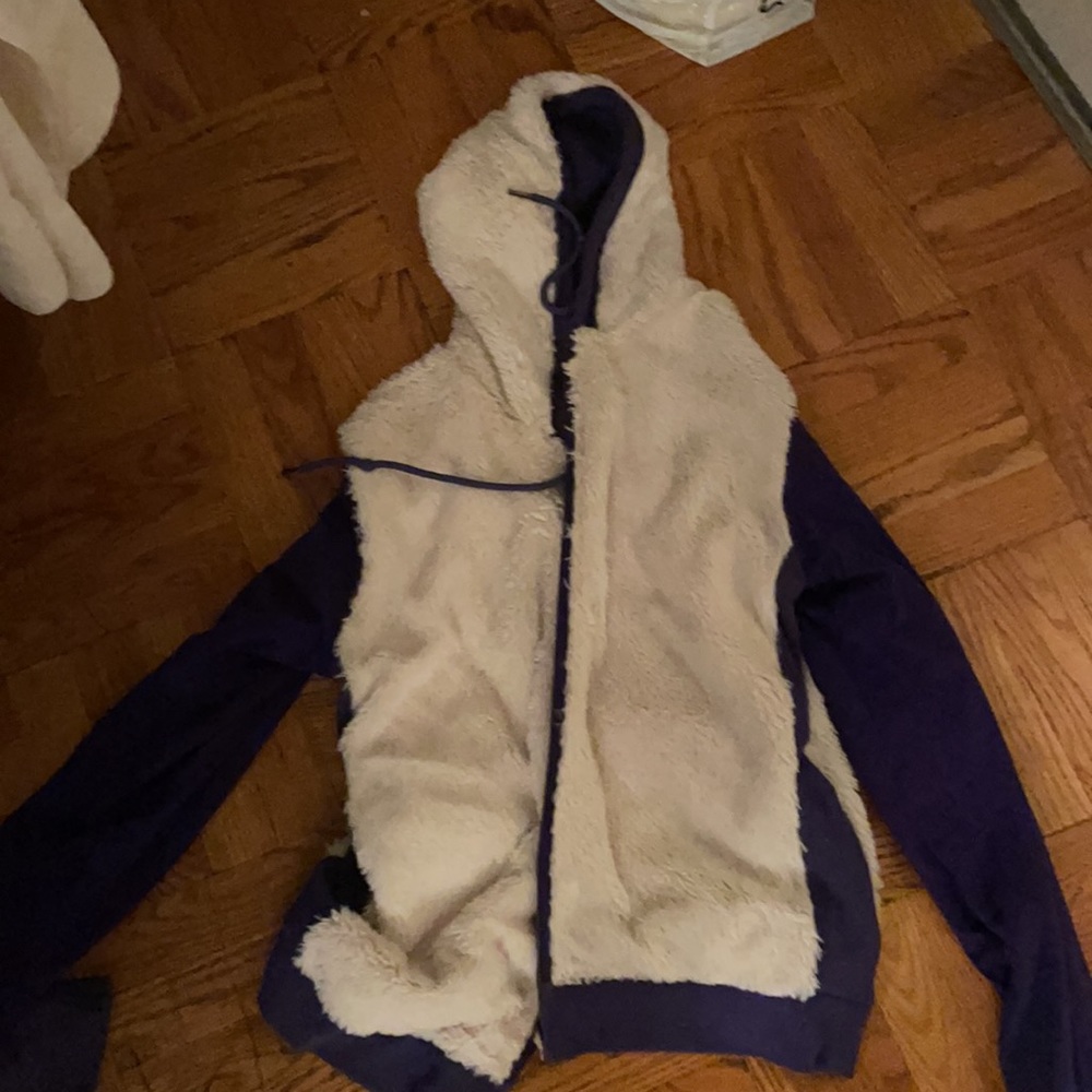 SUPER SOFT AND WARM BUTTER PURPLE HOODIE - Picture 3 of 3